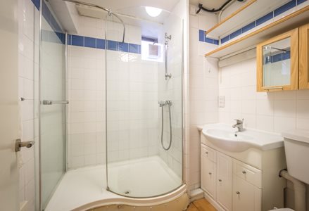 Roseb Flat 1-bathroom2-439x300