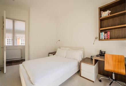 George Apartment bedroom 3-439x300